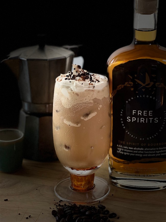 Non-Alcoholic Bourbon Recipe - Bourbon Shakerato – The Free Spirits Company