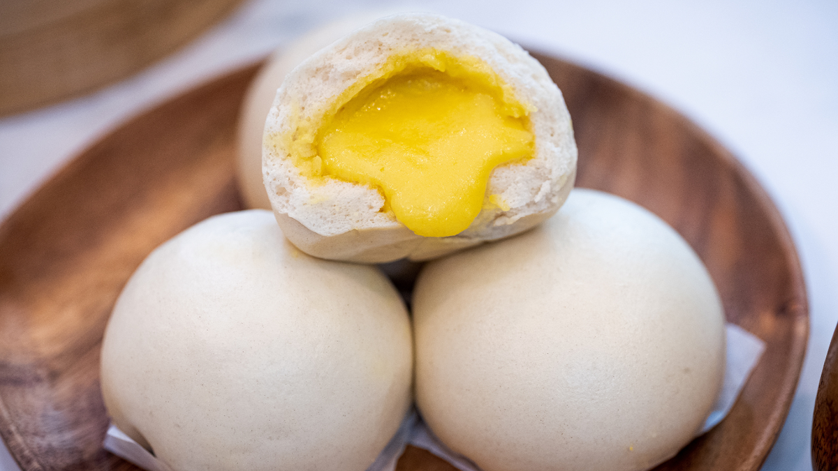 Steamed Custard Buns Gooey Style (流沙奶黄包)