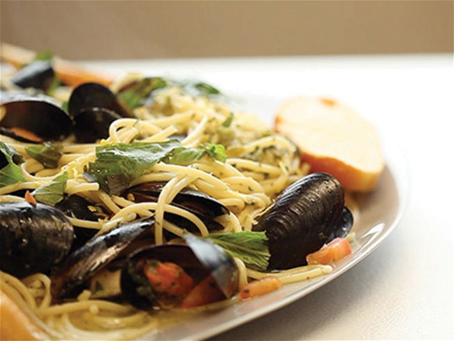 Image of Garlic Mussels With Pasta