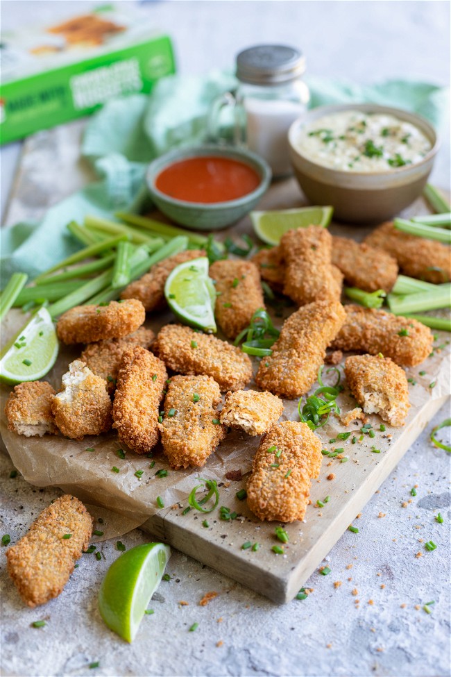 Image of Rugga Buffalo Nuggets with Buffalo Sauce & Vegan Blue Cheese-style Dipping Sauce 