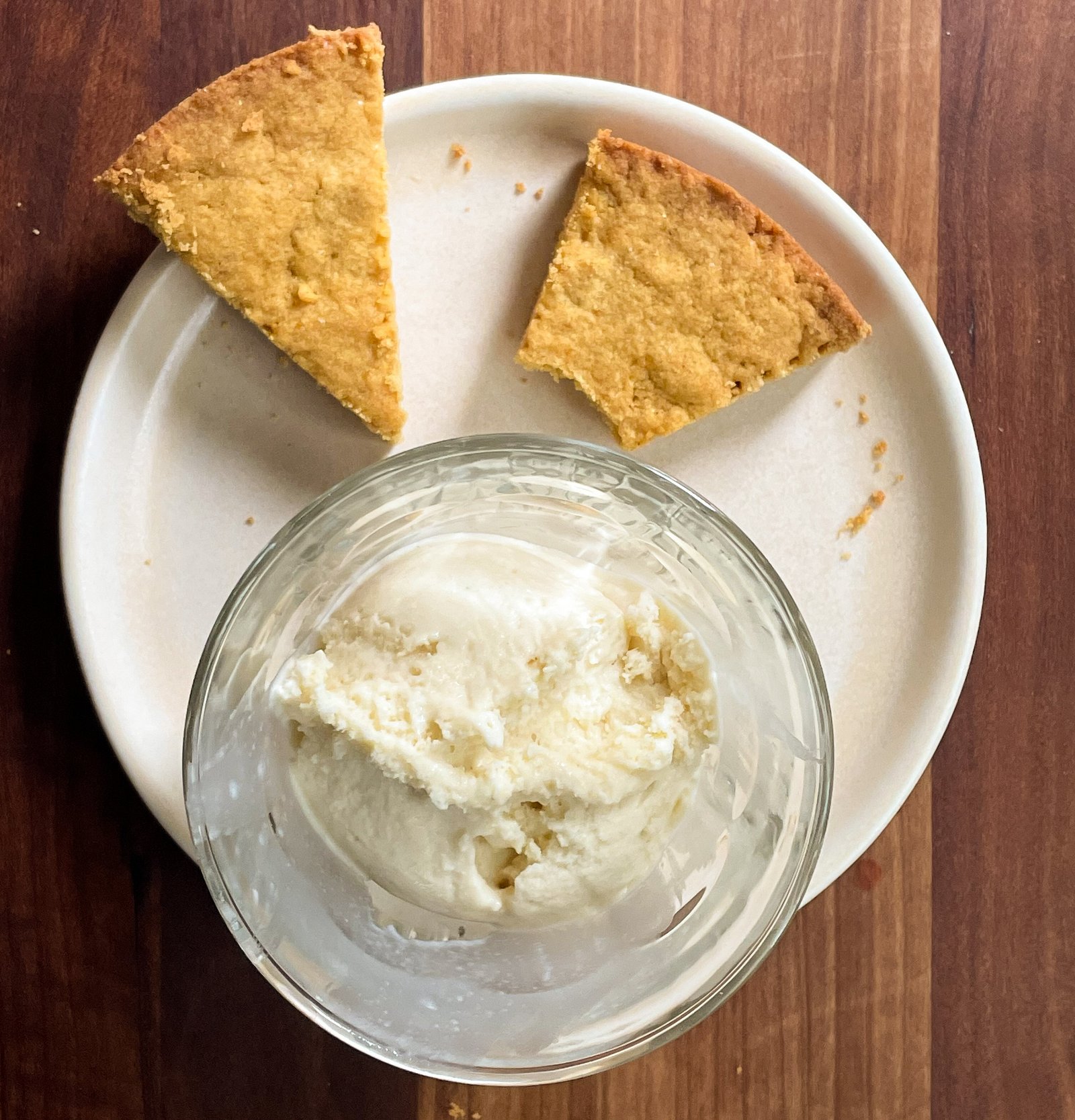 Gelato de Masa Harina y Hojas de Laurel con Pan de Masa
