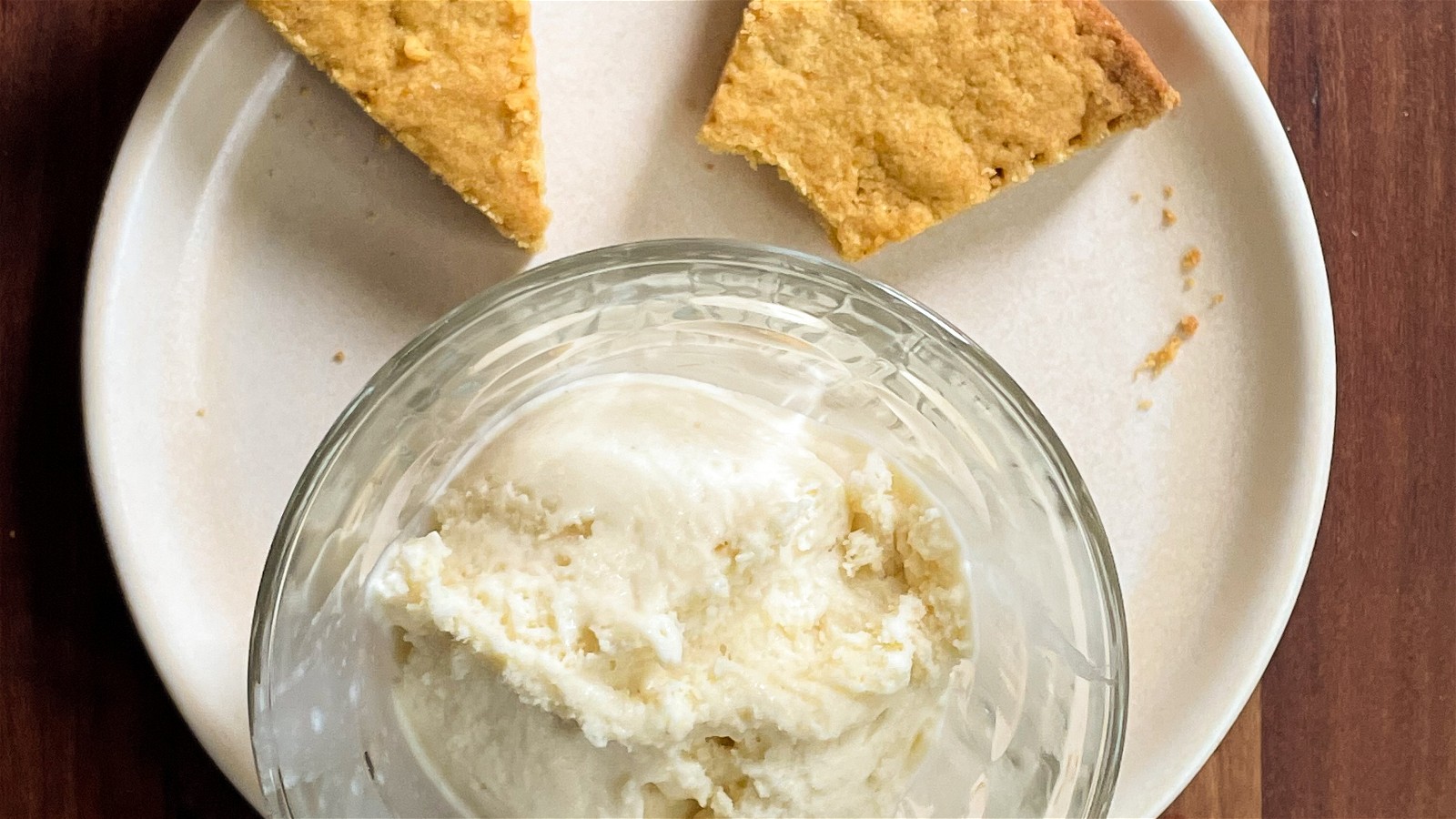 Masa Harina &amp; Bay Leaf Gelato with Masa Shortbread-image