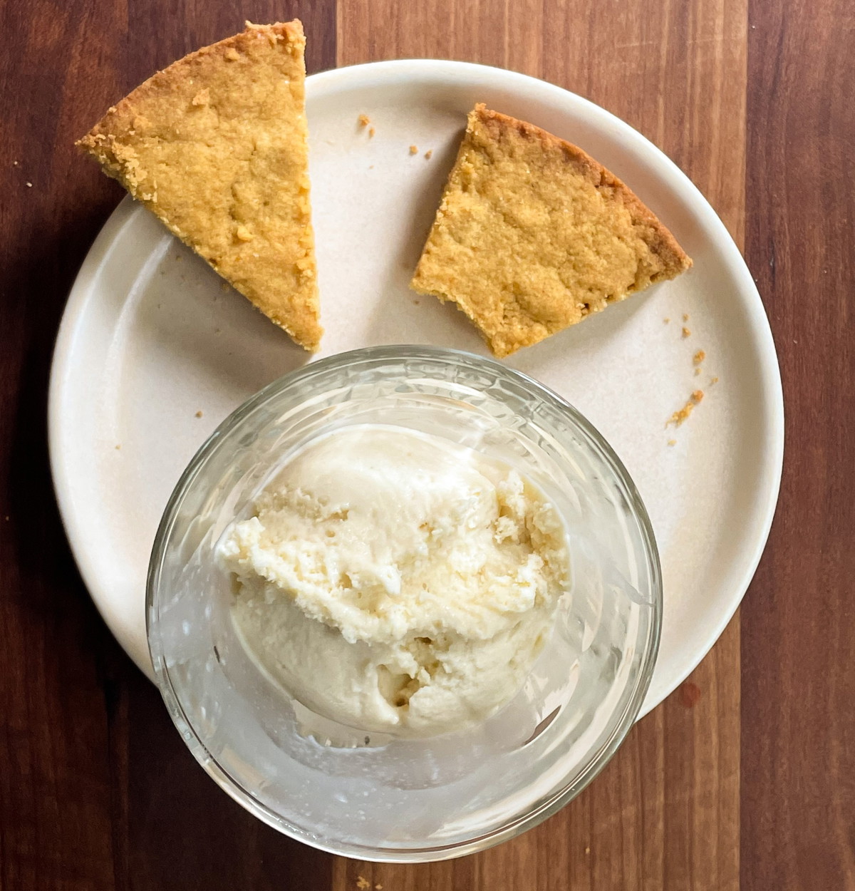 Gelato de Masa Harina y Hojas de Laurel con Pan de Masa