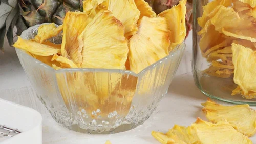 Image of Drying fresh pineapple in a dehydrator is easy