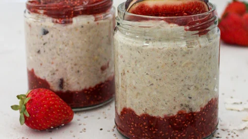 Image of Fig & Strawberry yogurt overnight oats