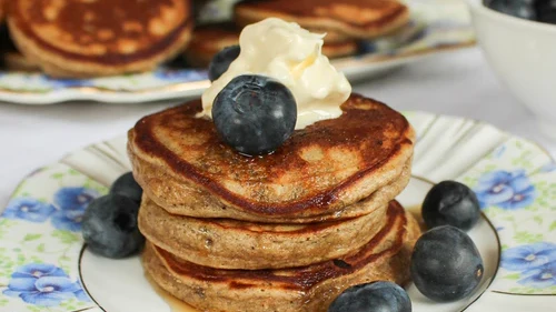 Image of Fluffy grain-free green banana flour pancakes