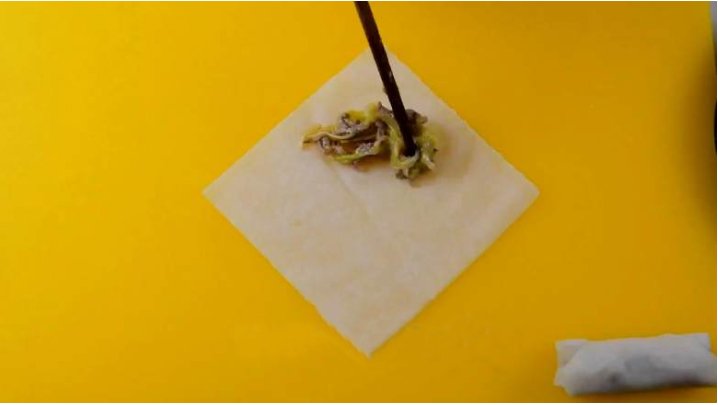 Image of Deixar o recheio para os crepes esfriar um pouco e...