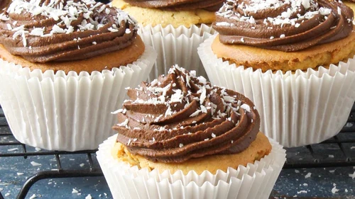 Image of Paleo chocolate & coconut ‘Lamington’ blender cupcakes