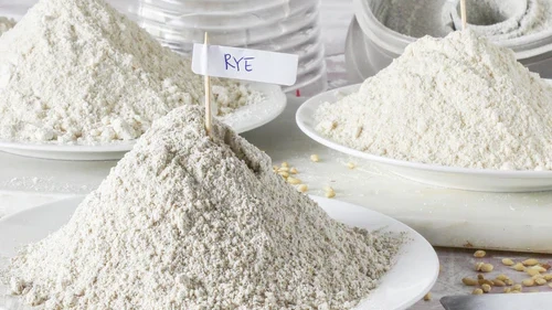 Image of Grinding whole-grains into flour with a blender is easy