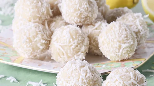 Image of Lemon and coconut blender bliss balls