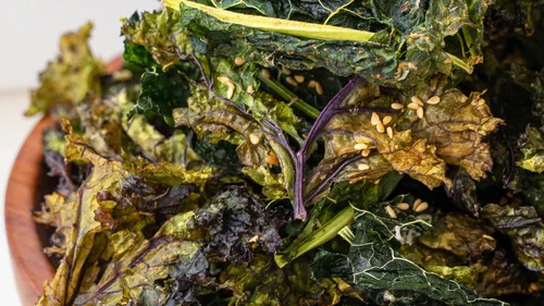 Image of How to make dehydrator crispy kale chips - 3 tasty flavours!