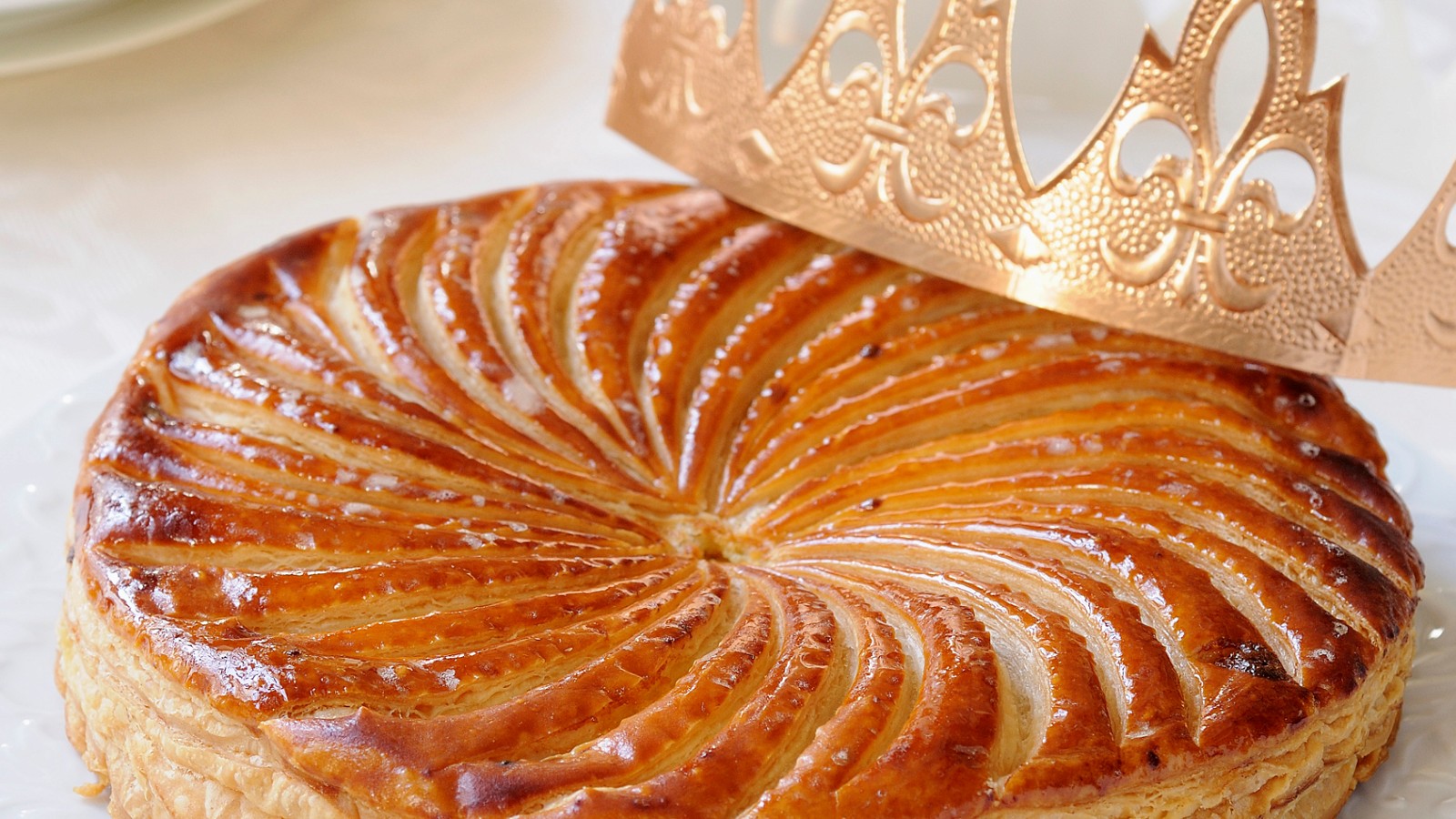 Sachet de 2 fèves pour galette des rois en forme de pâtisserie