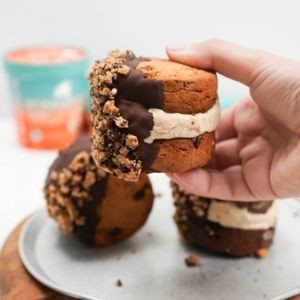 Image of Cookie ice-cream sandwiches 