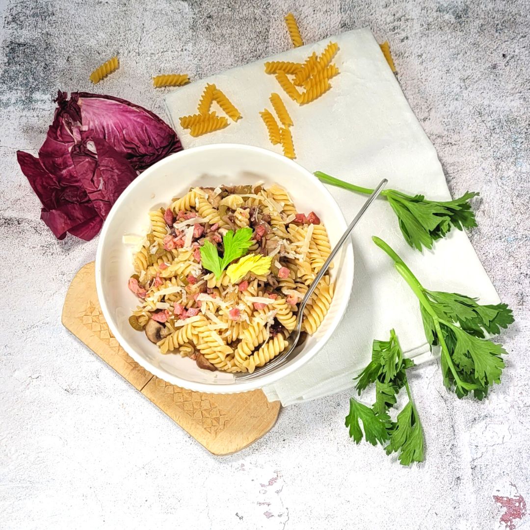 Pasta mit Radicchio, Bacon & Zitronenpfeffer, würzig & schnell gemacht