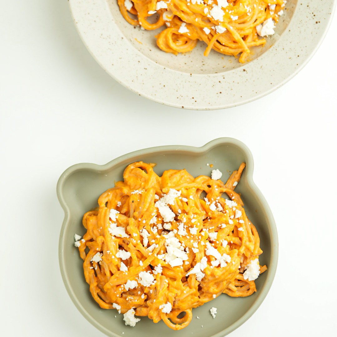 Sötpotatispasta med paprika och sesam