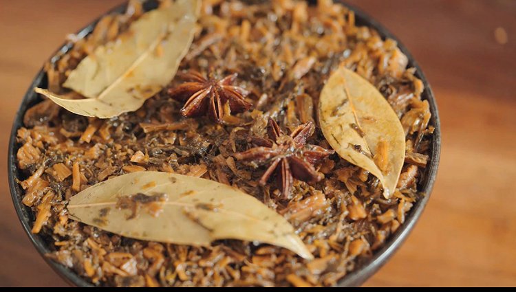 Image of Coloque os legumes cozido em fatias de carne e coloque...