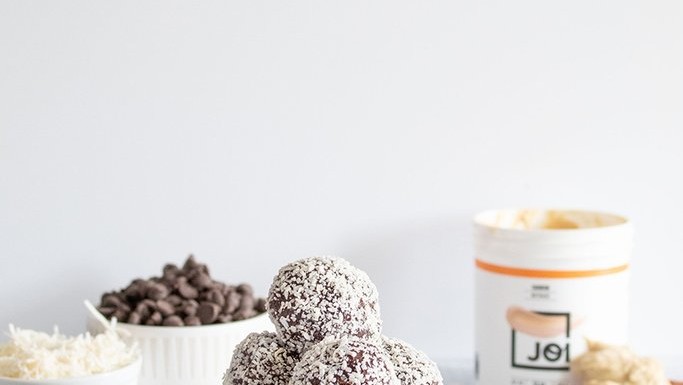 Image of 5-Ingredient Vegan Chocolate Coconut Truffles