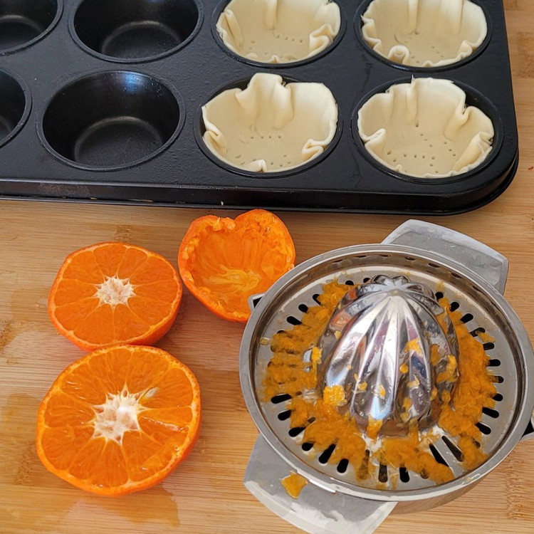 Image of Mandarinen auspressen