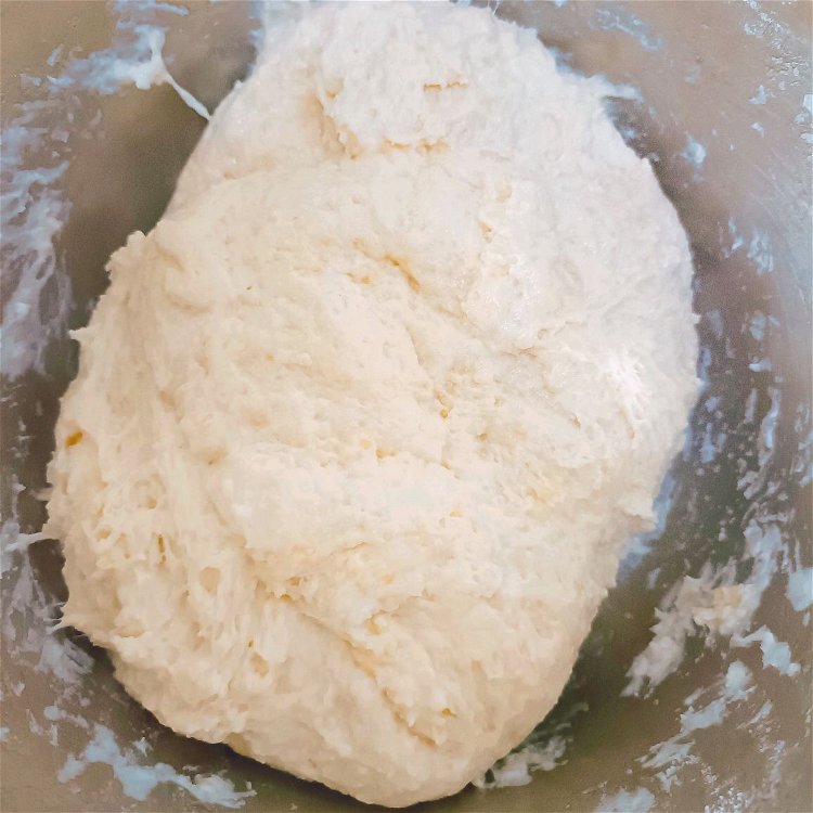 Image of Mexa numa massa, adicione óleo de cozinha e continue a...