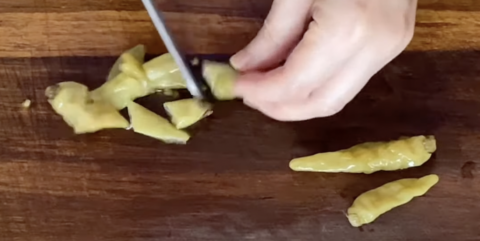 Image of cortar os pimetos jalapenhos