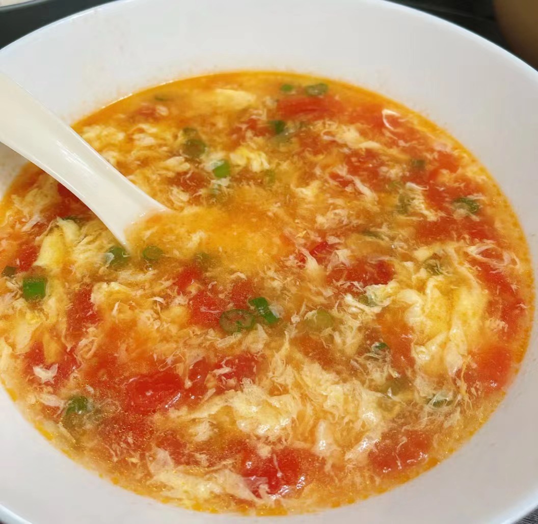 Image of Sopa de tomate e ovo