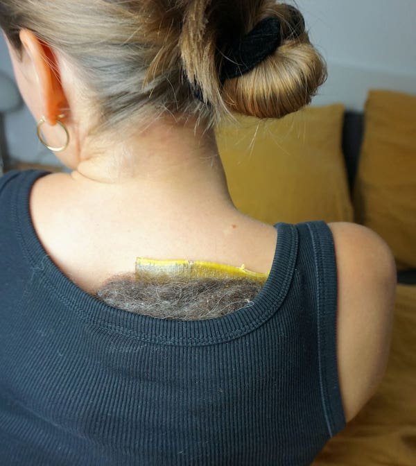Image of Bienenwachswickel mit der Bienenwachsseite auf die gewünschte Stelle (Brust, Rücken,...