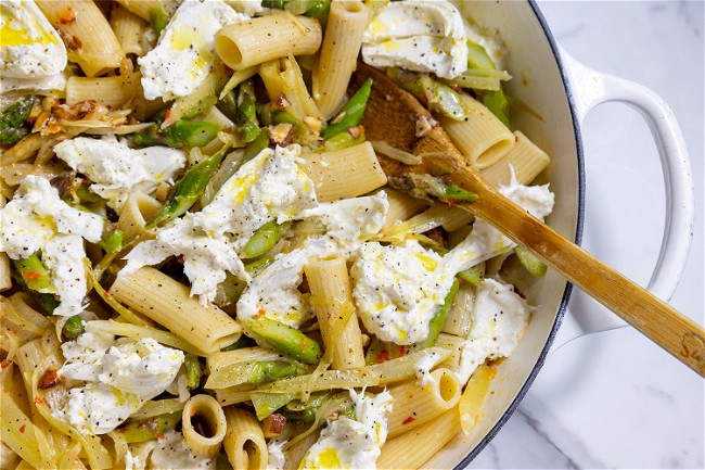 Image of Pasta With Asparagus And Burrata