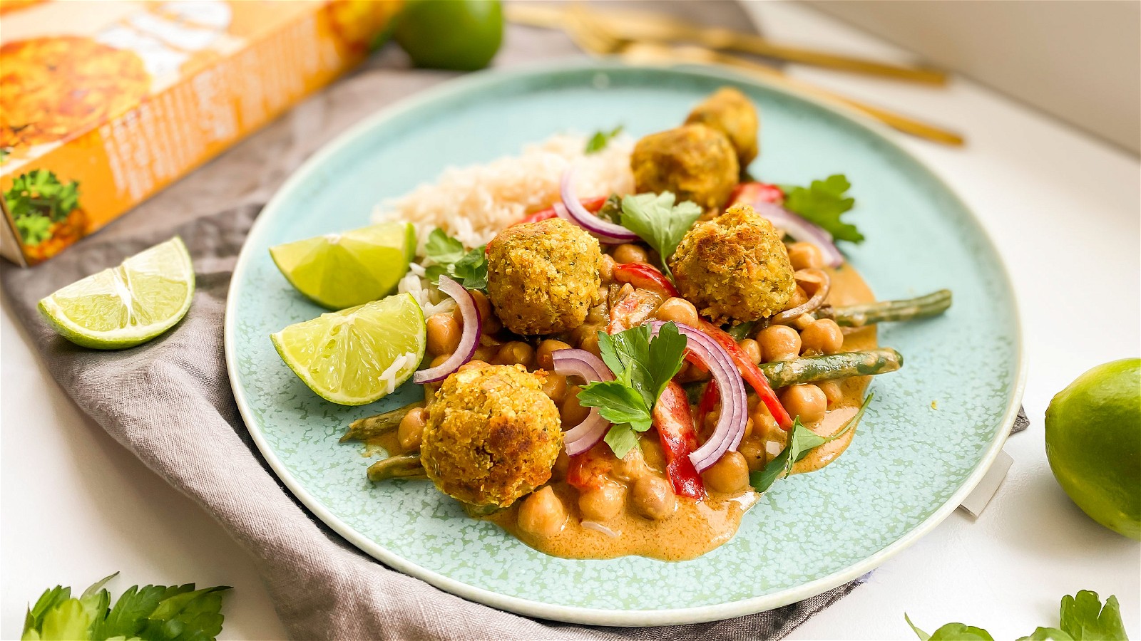 Image of Veganes Kichererbsencurry mit Falafel-Bällchen