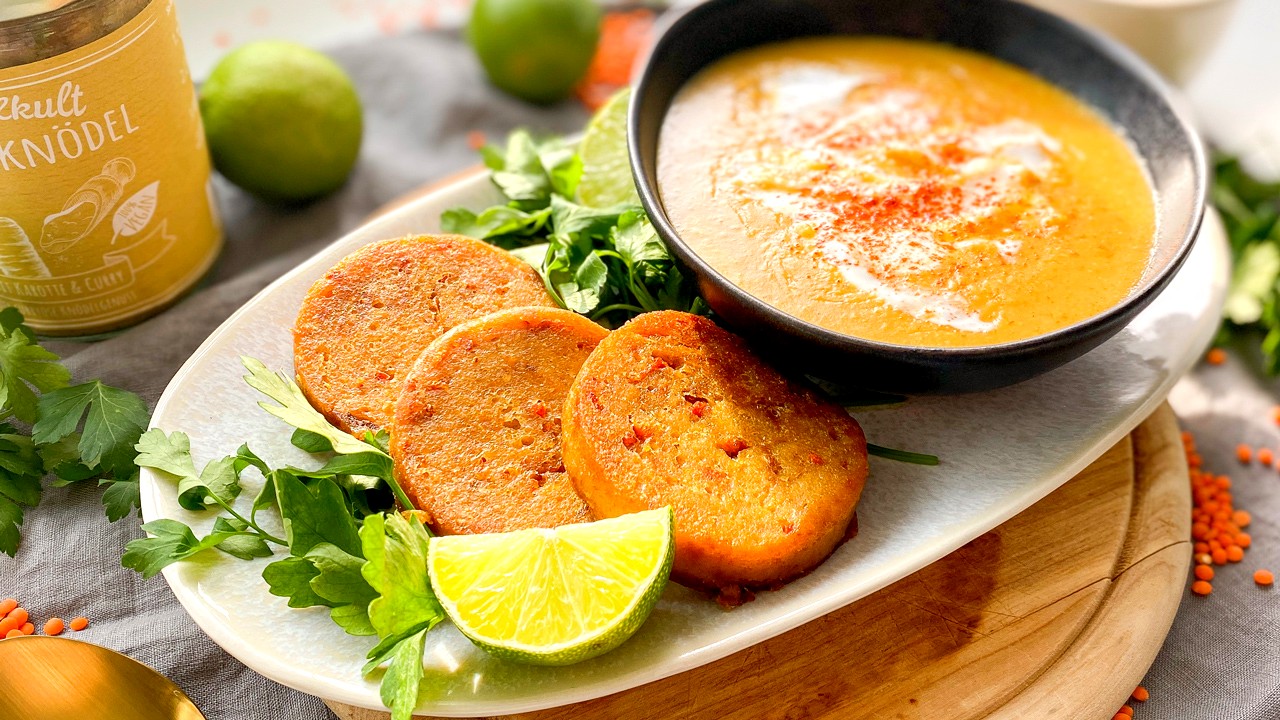 Image of Vegane Linsensuppe mit Curry-Knödel