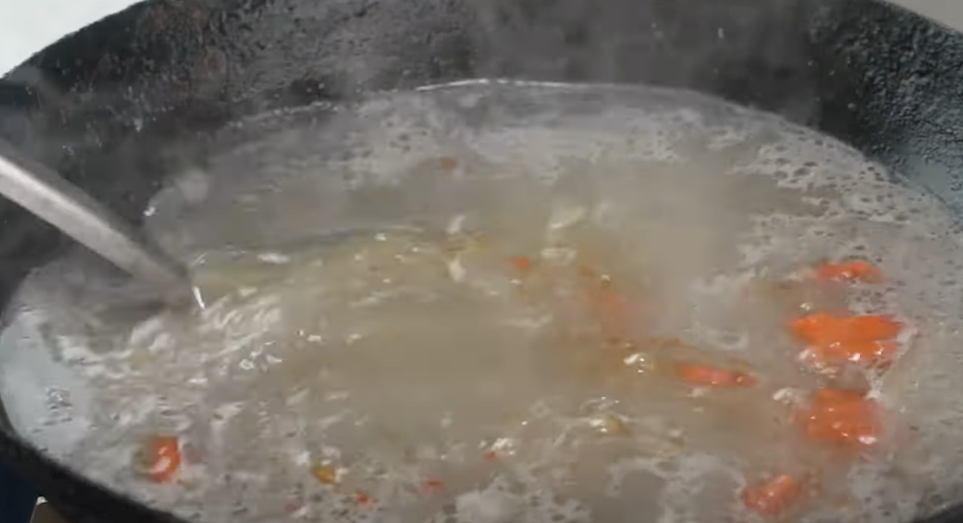 Image of Transfira a sopa fervida de uma quantidade adequada para a...