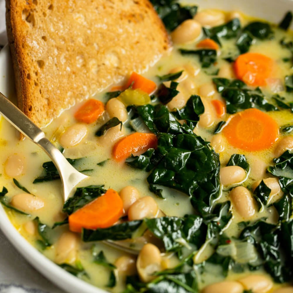 One Pot Creamy Vegan White Bean Soup Recipe: A Cozy and