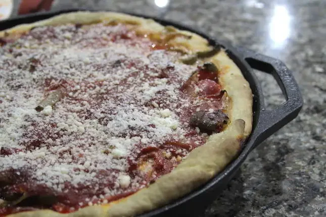 Menu Musings of a Modern American Mom: Black Iron Skillet Deep Dish Pizza