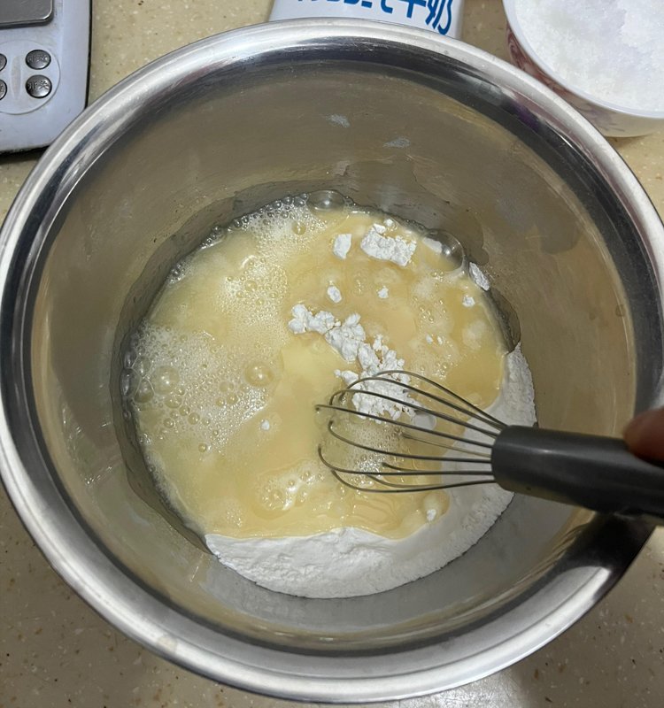 Image of Deite o óleo quente na farinha e espere três segundos...