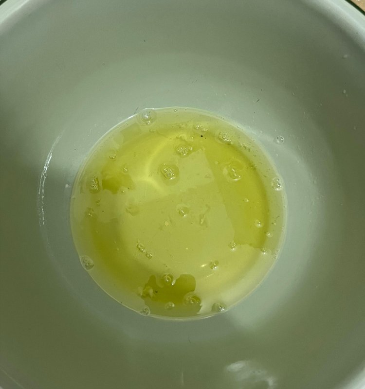 Image of Adicione algumas gotas de sumo de limão às claras de...