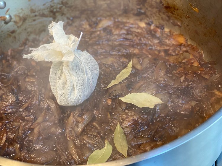 Image of Using a piece of cheese cloth, place the bay leaves,...