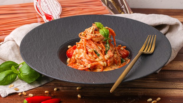 Image of Spaghetti al Peperoncino mit Burrata-Tomaten-Sauce