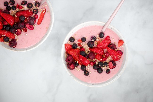 Image of Chocolate Strawberry Smoothie Bowl