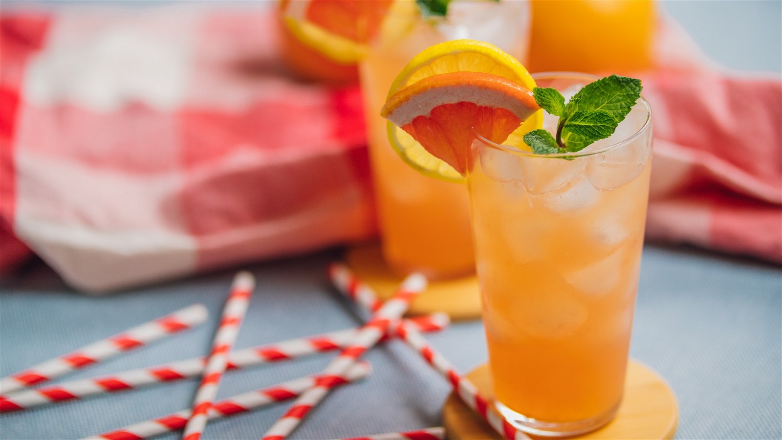 Pink Grapefruit Lemonade-image