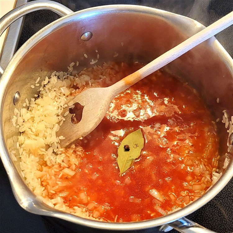 Image of Den beiseite gestellten Tomatensaft verwende ich um Reis aufzugiessen, den...