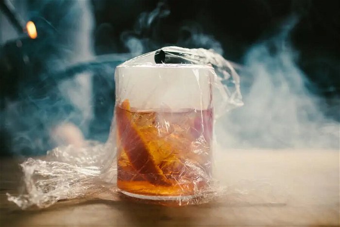 Smoked Old Fashioned – Elevating the Classic Cocktail Experience