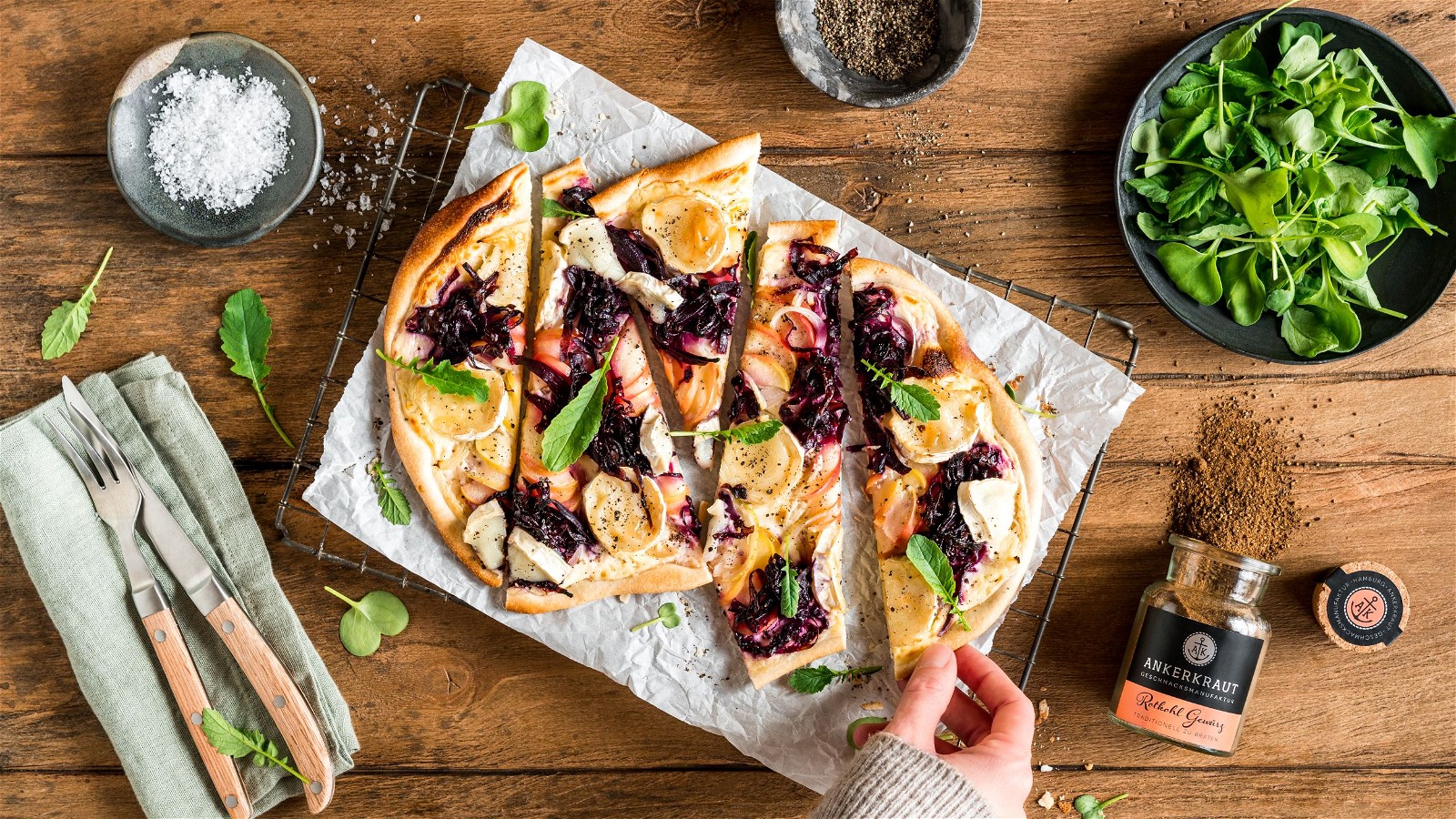 Image of Flammkuchen mit Rotkohl