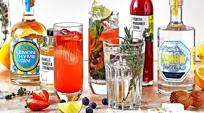 Image of Erdbeer-Rhabarber Spritz – mit oder ohne Alkohol 