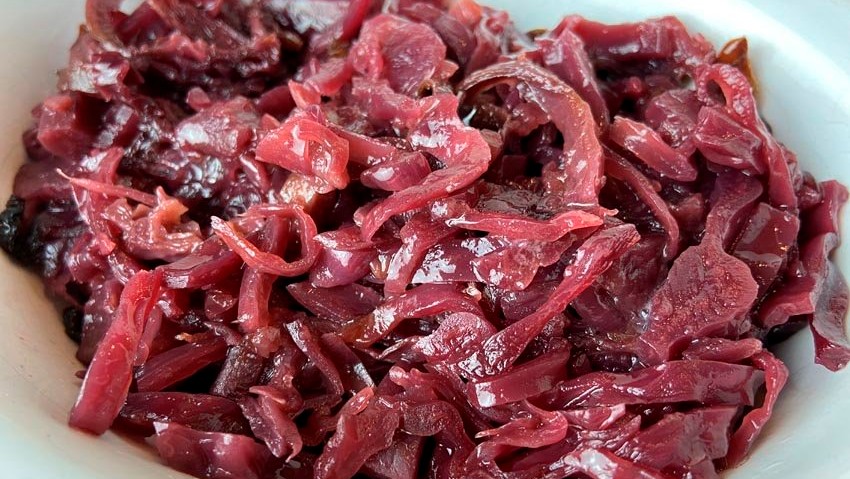 Image of Red cabbage & apple with mulberry jelly