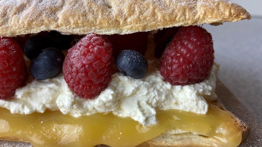 Image of Lemon curd & fruit puff