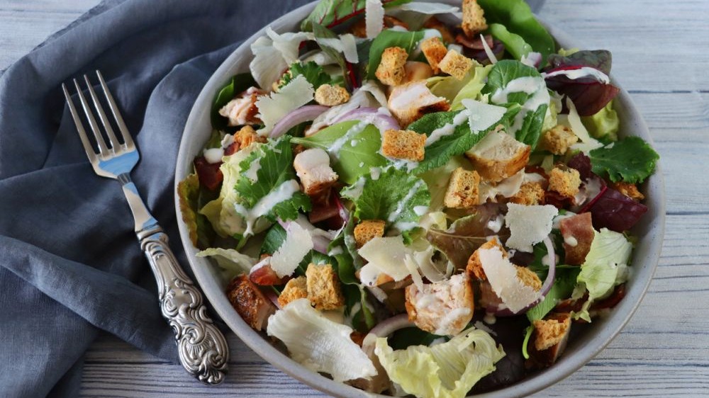 Image of Caesar Salad mit Hähnchen | kaiserlich gesund schmausen
