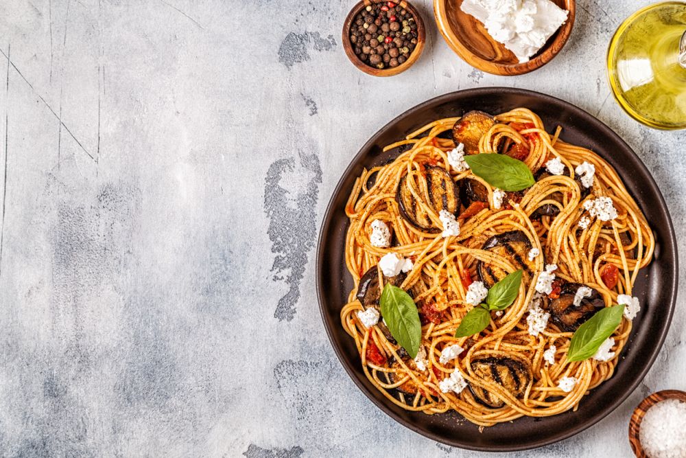 Spaghetti mit Auberginen: Mediterranes Flair mit unserem Rezept ...