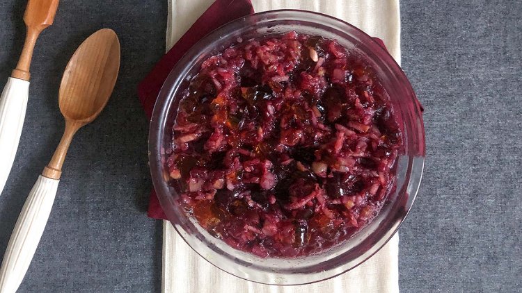 Image of Combine cranberries with grated apples, celery, walnuts, and jello.