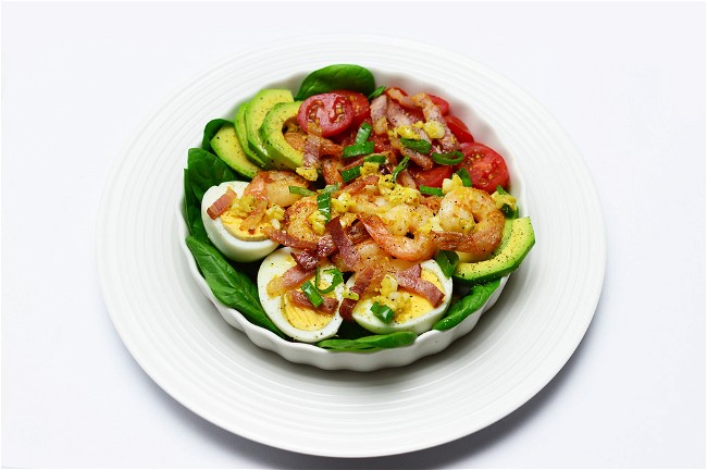 Image of Ensalada de Aguacate y Camarones Salad