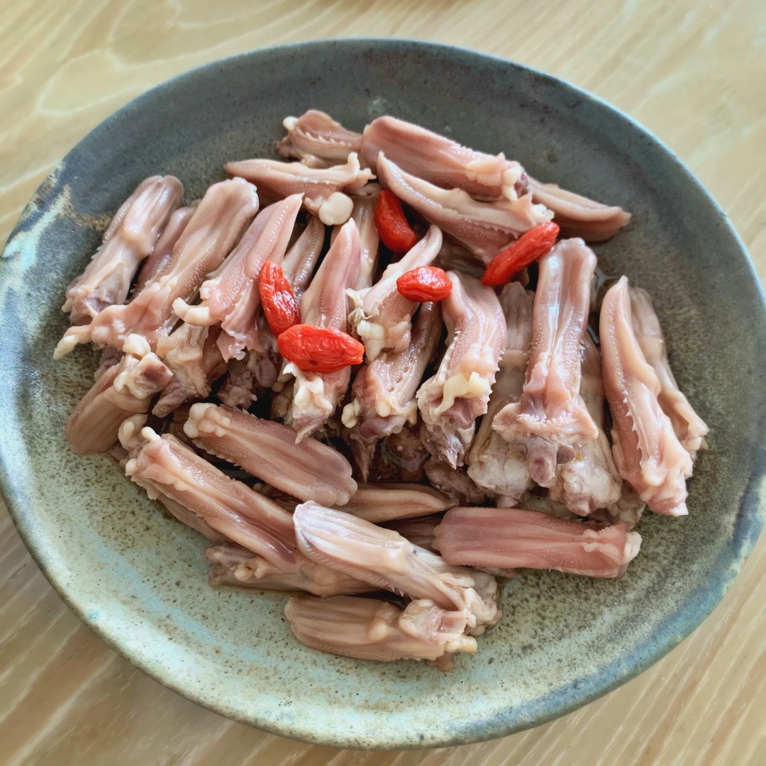 Drunken Duck Tongue (Duck Tongue in Wine Sauce)(醉鴨舌）