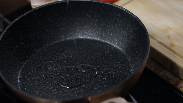 Image of Add a dash of oil to a pan.